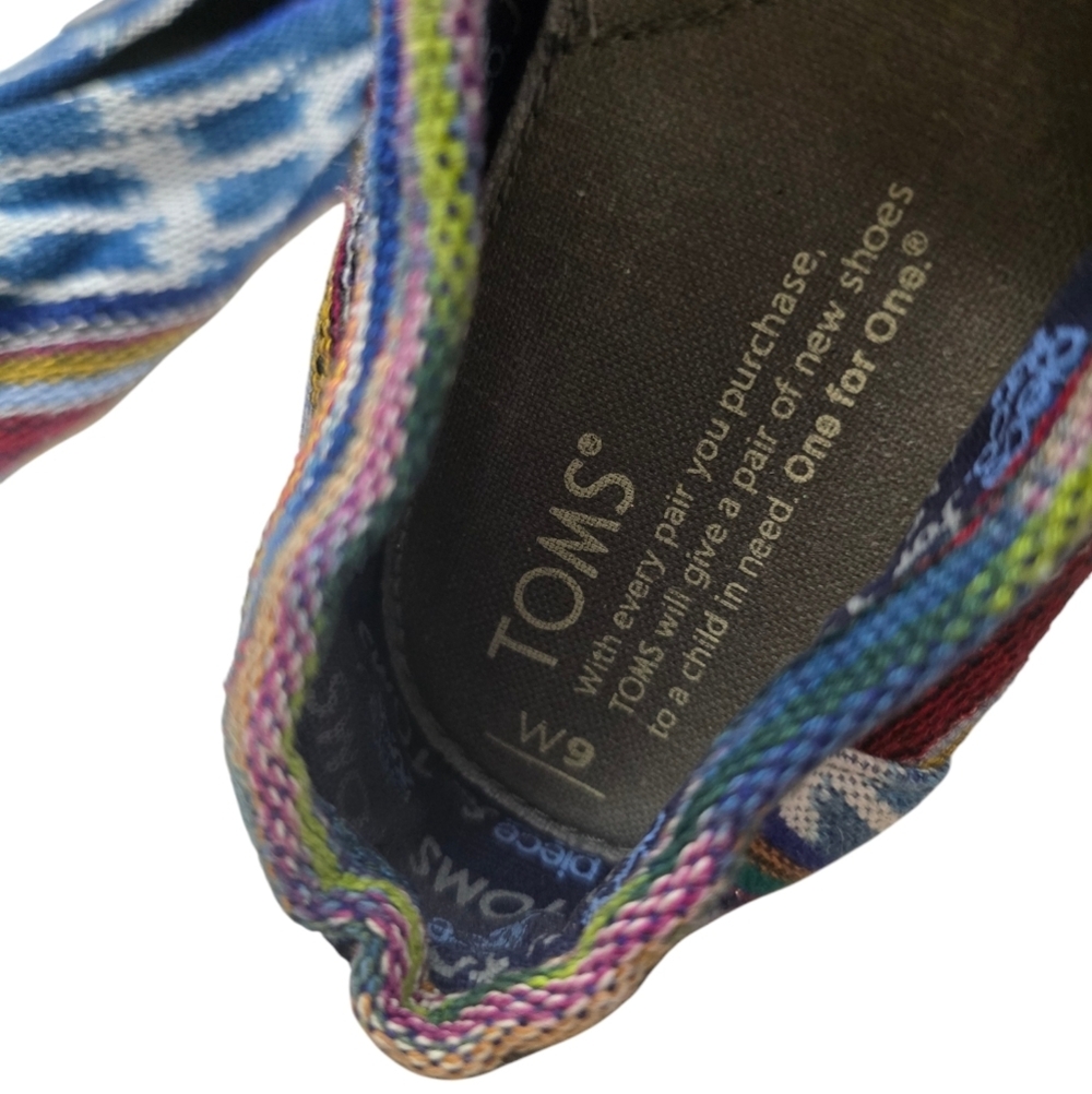 Toms Tribal Striped Flats W9 - Picture 8 of 8